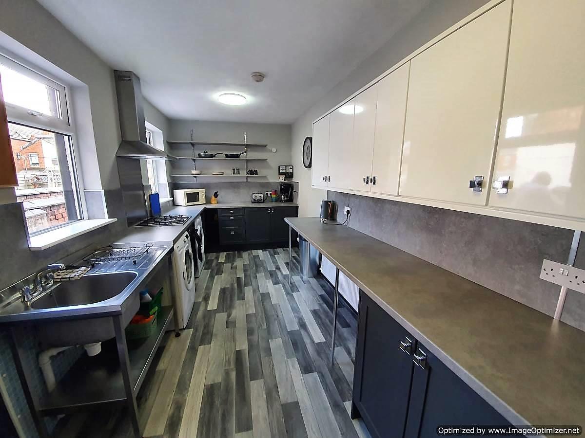 4 bed property in Edleston Road, Crewe